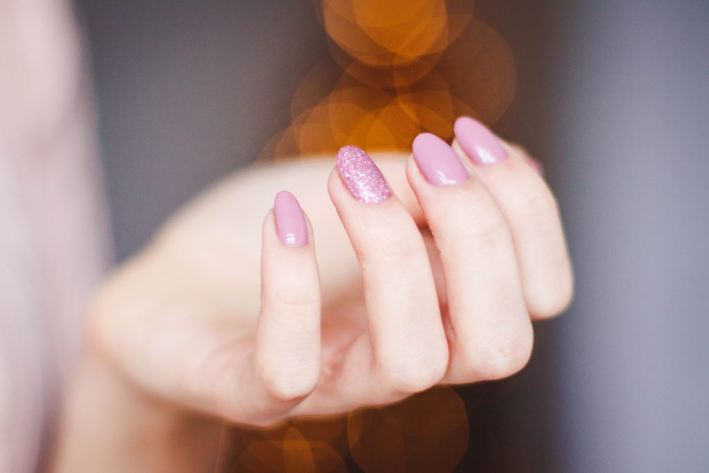 pink manicure 939836 1